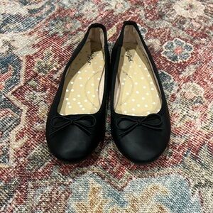 Cat and Jack slip on black ballet flats.